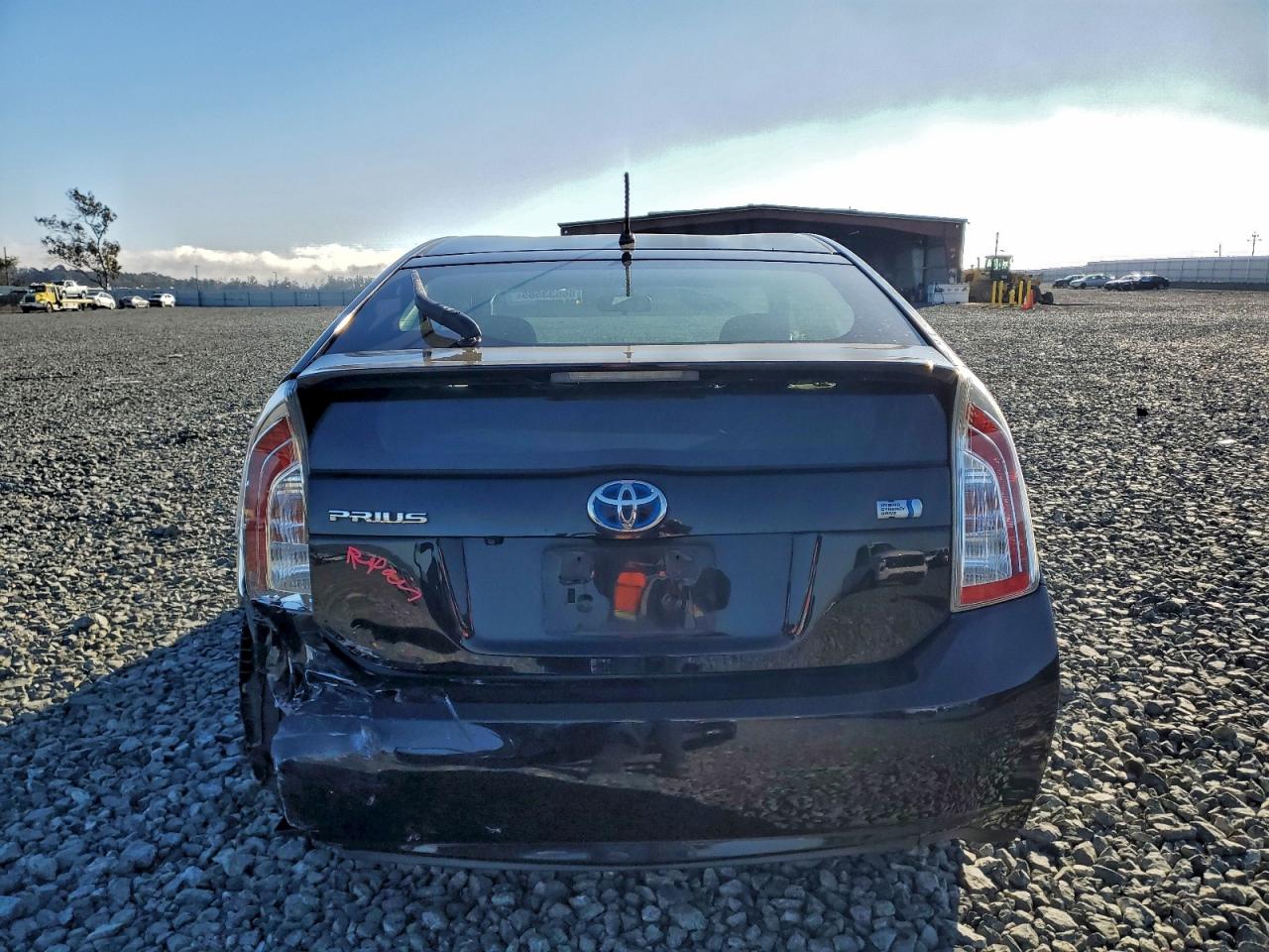 2015 TOYOTA PRIUS photo 16