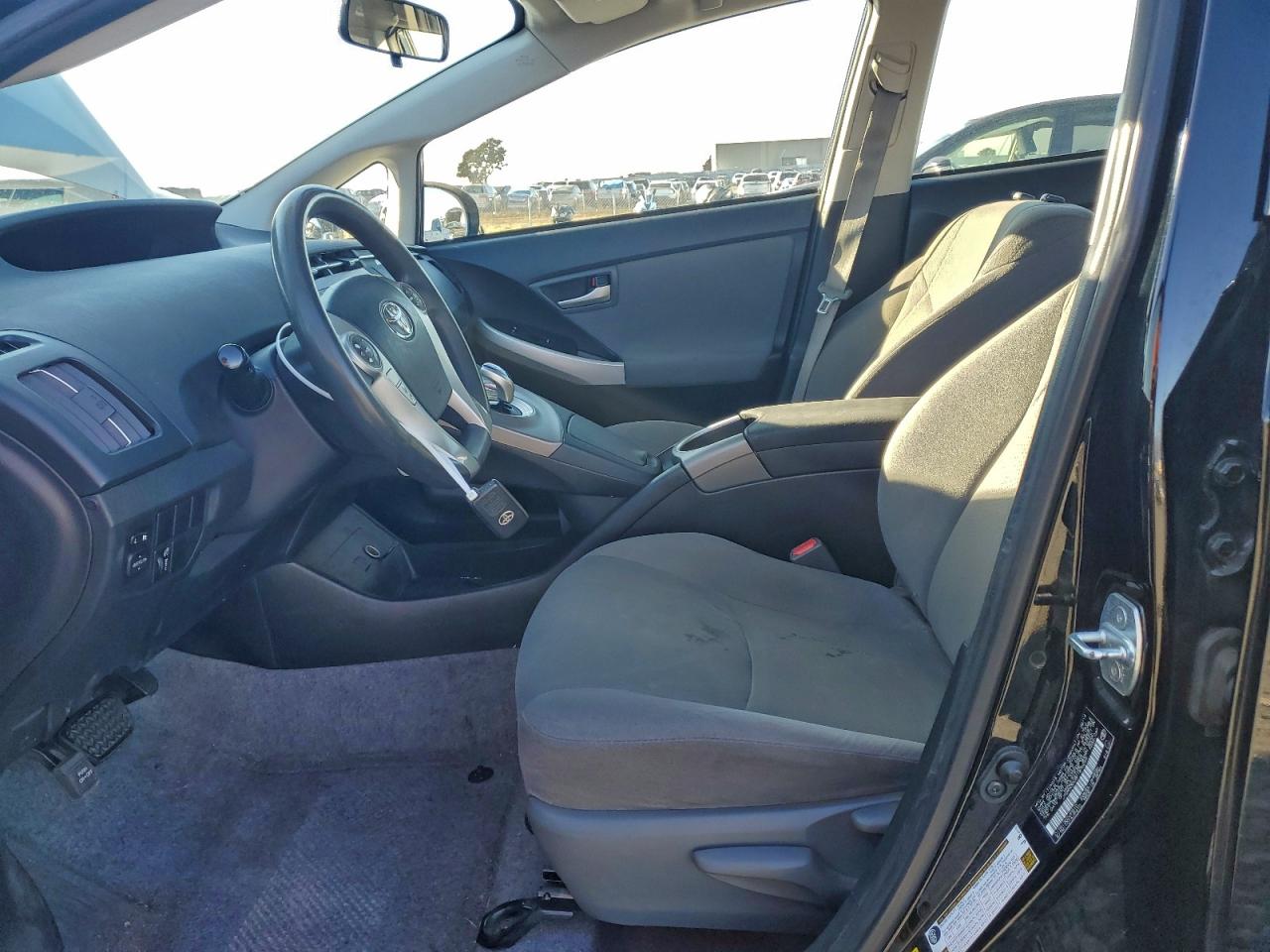 2015 TOYOTA PRIUS photo 19