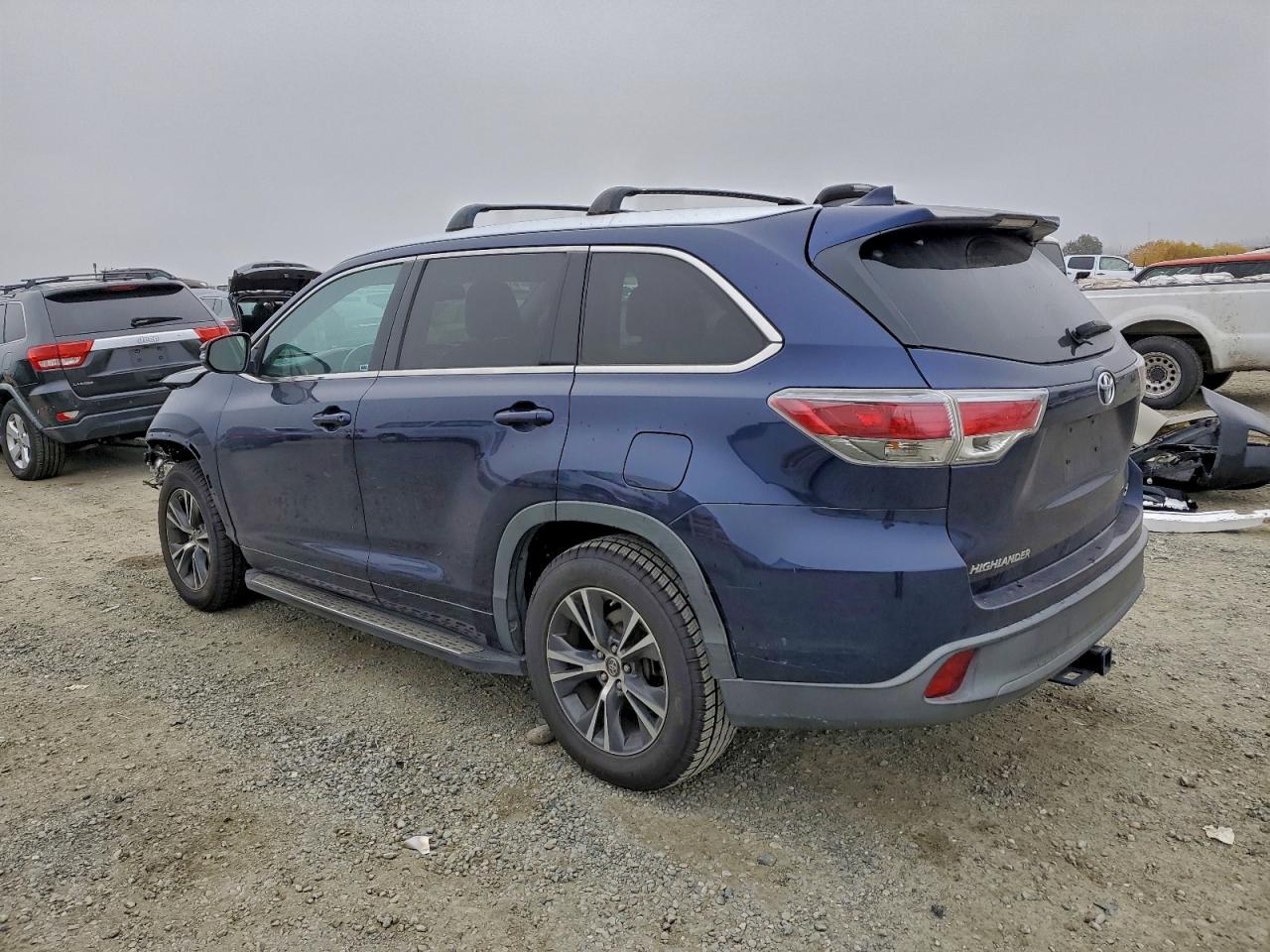 2016 TOYOTA HIGHLANDER XLE photo 3