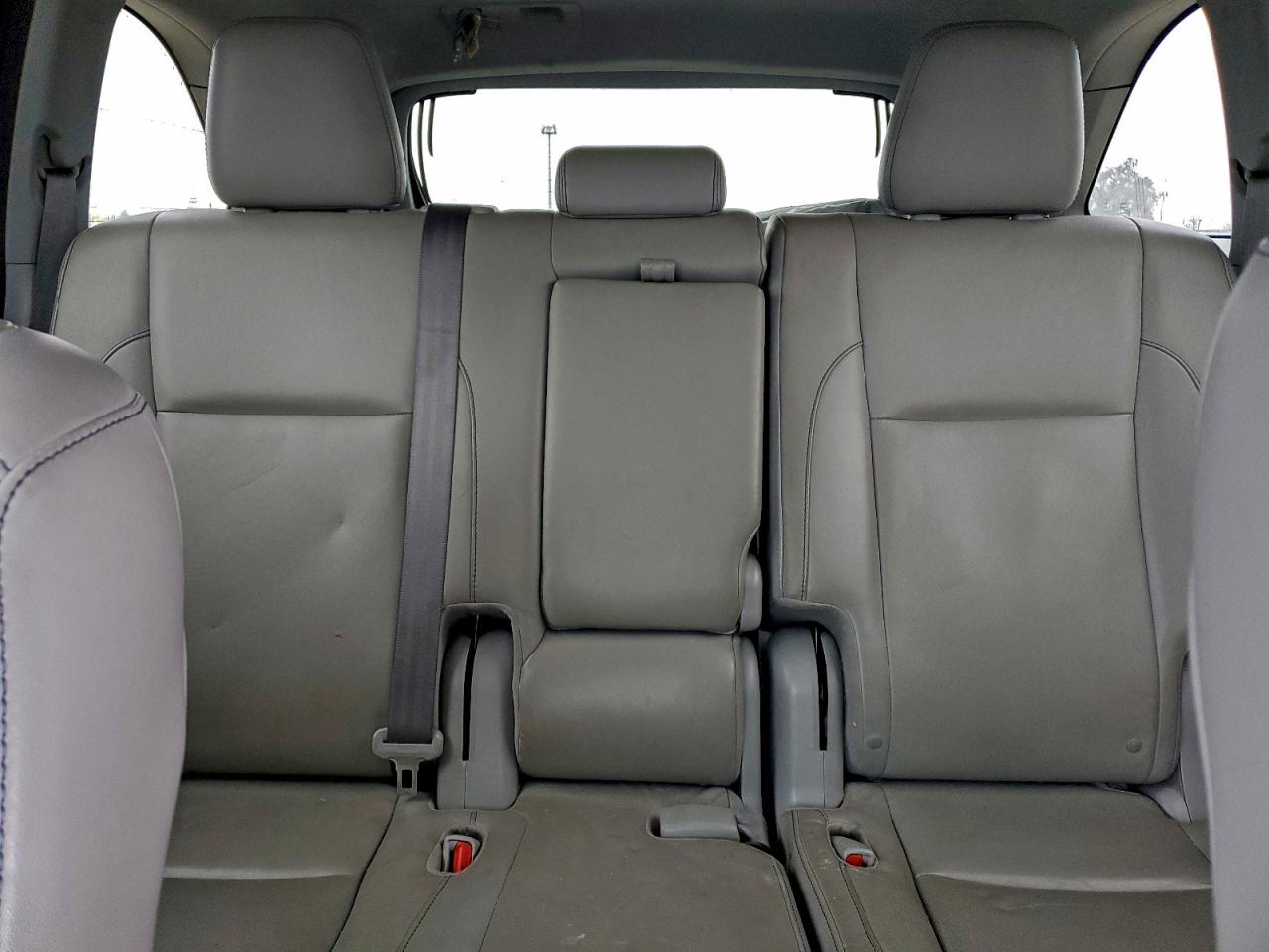 2016 TOYOTA HIGHLANDER XLE photo 19