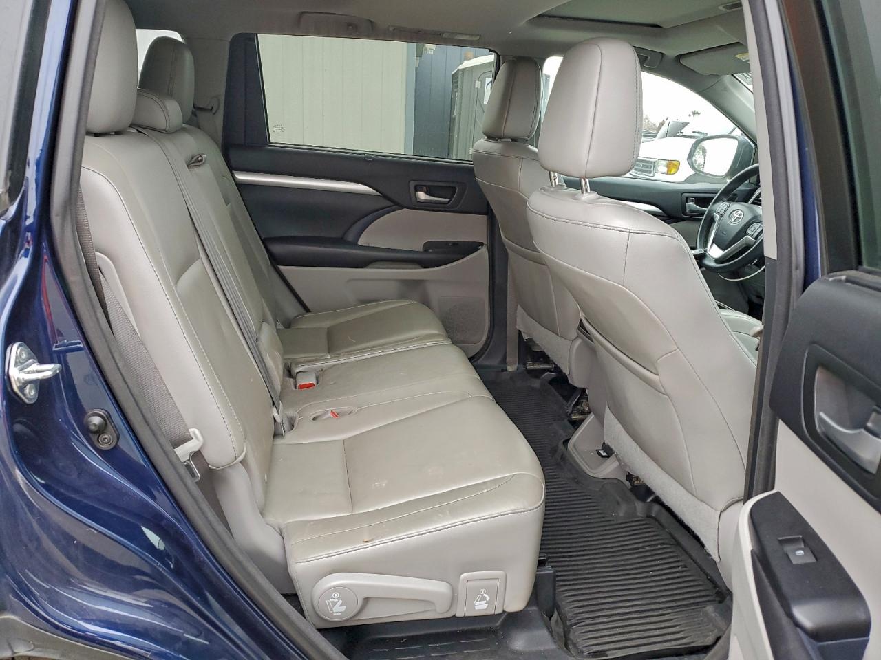 2016 TOYOTA HIGHLANDER XLE photo 21