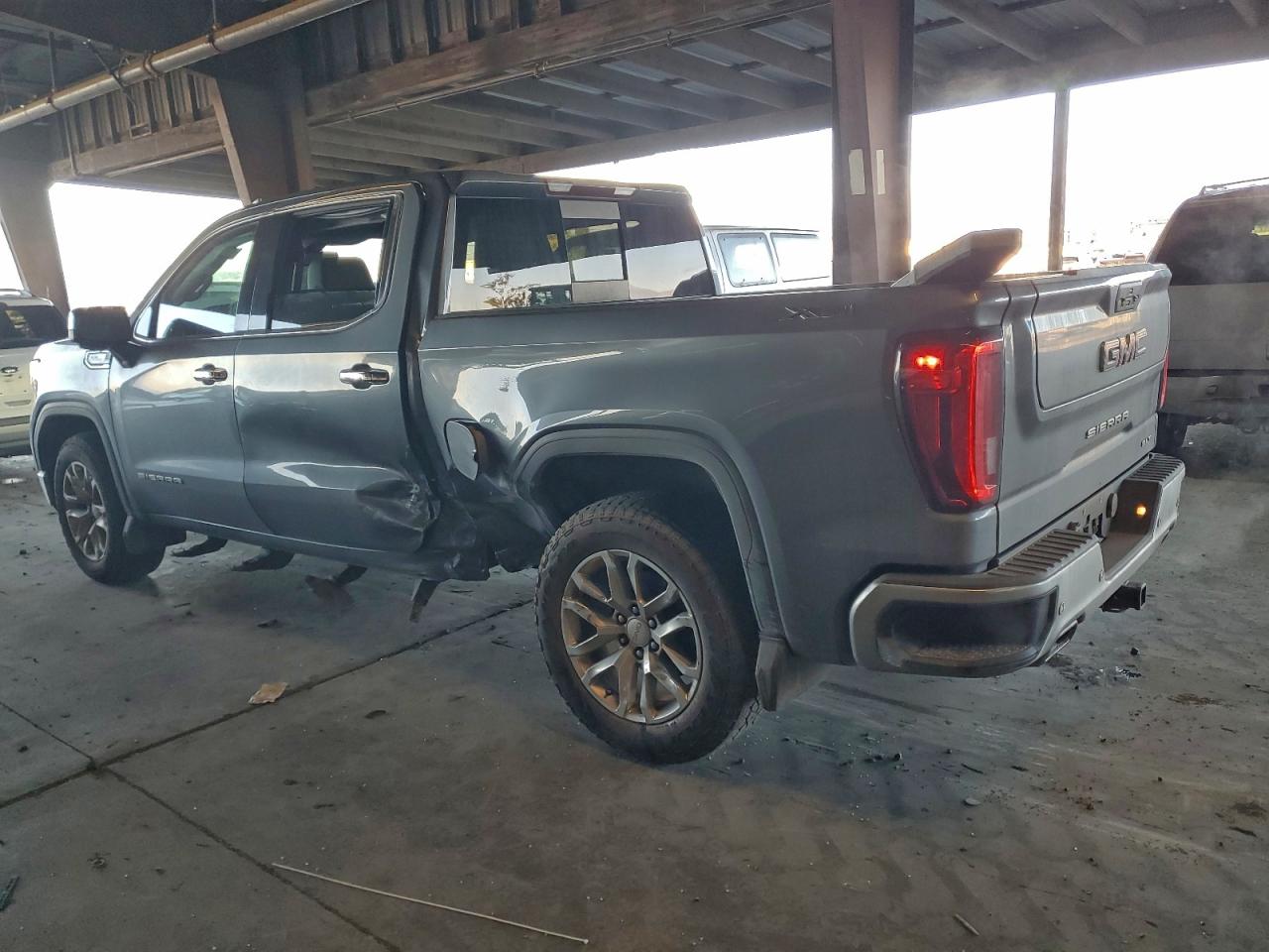 2020 GMC SIERRA K1500 SLT photo 4