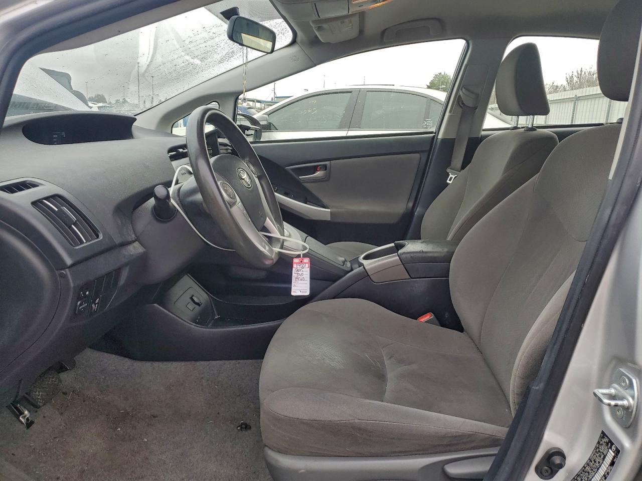 2015 TOYOTA PRIUS photo 7