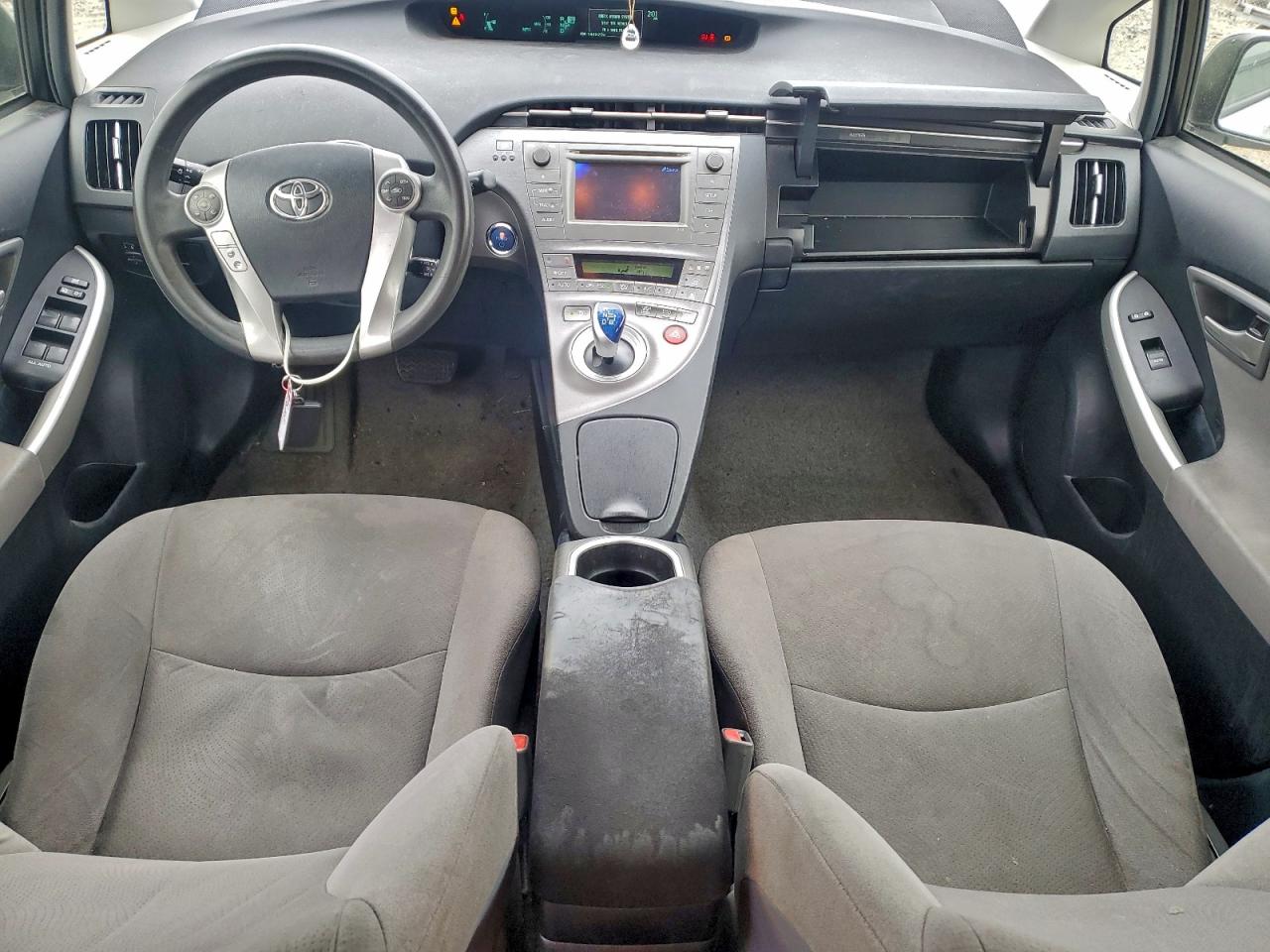 2015 TOYOTA PRIUS photo 8