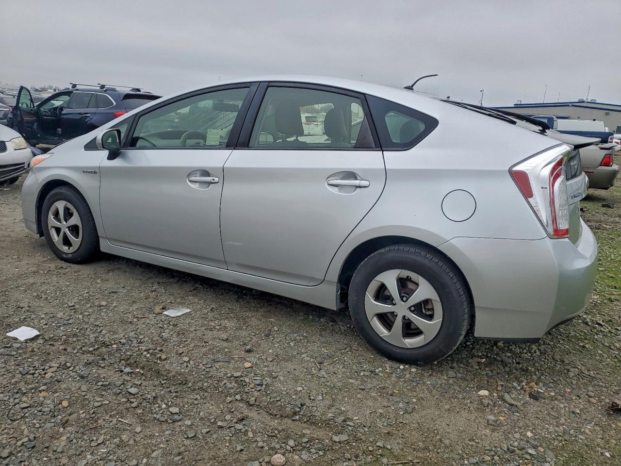 2015 TOYOTA PRIUS photo 2