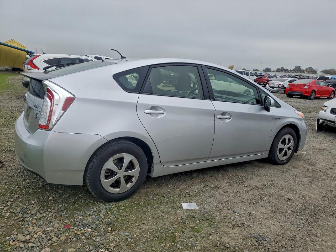 2015 TOYOTA PRIUS photo 3