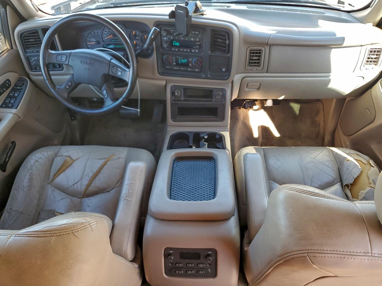 2003 GMC YUKON photo 22
