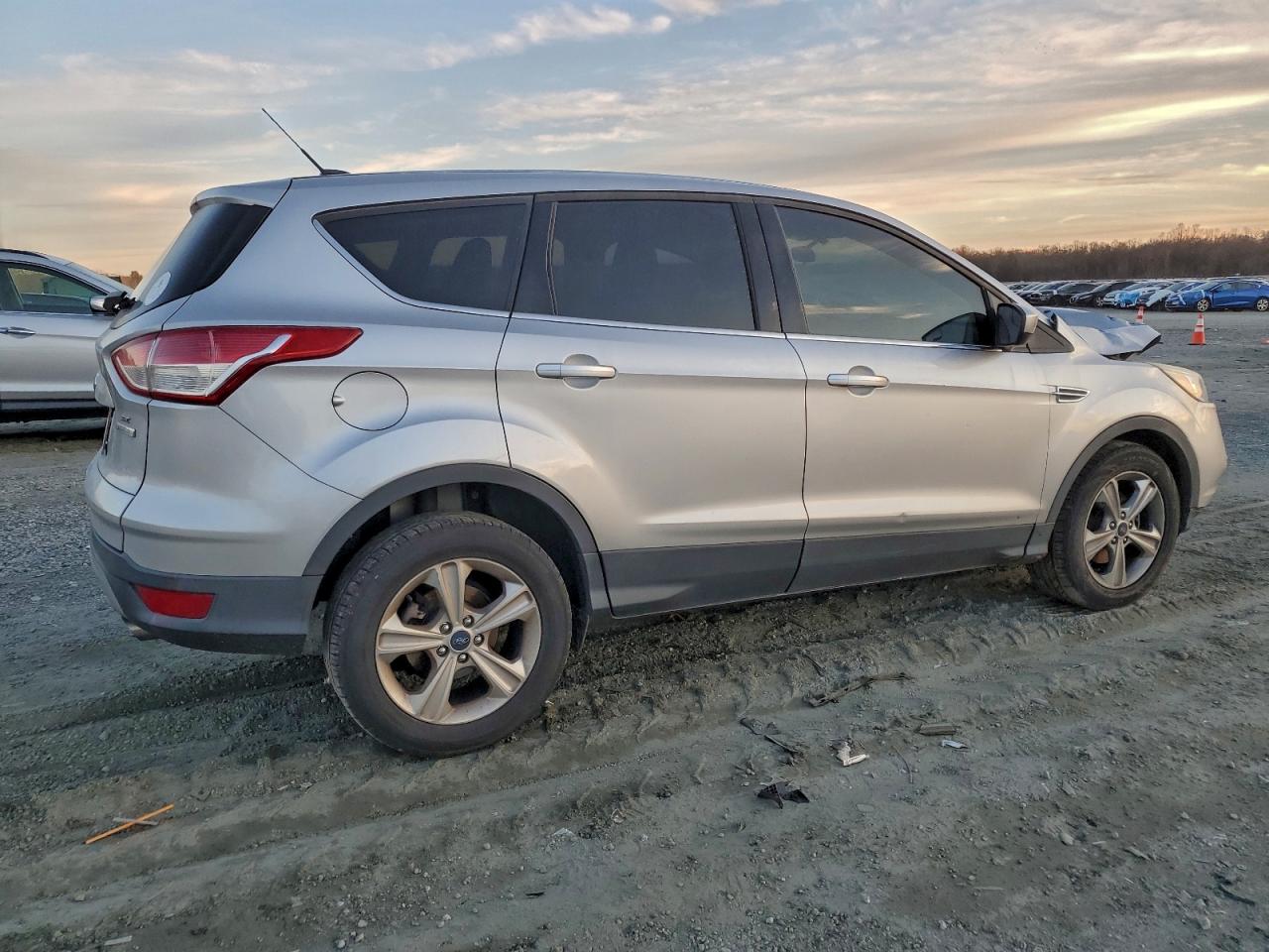 2015 FORD ESCAPE SE photo 5