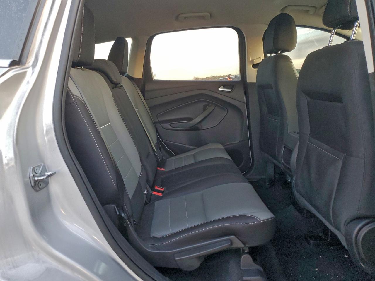 2015 FORD ESCAPE SE photo 21