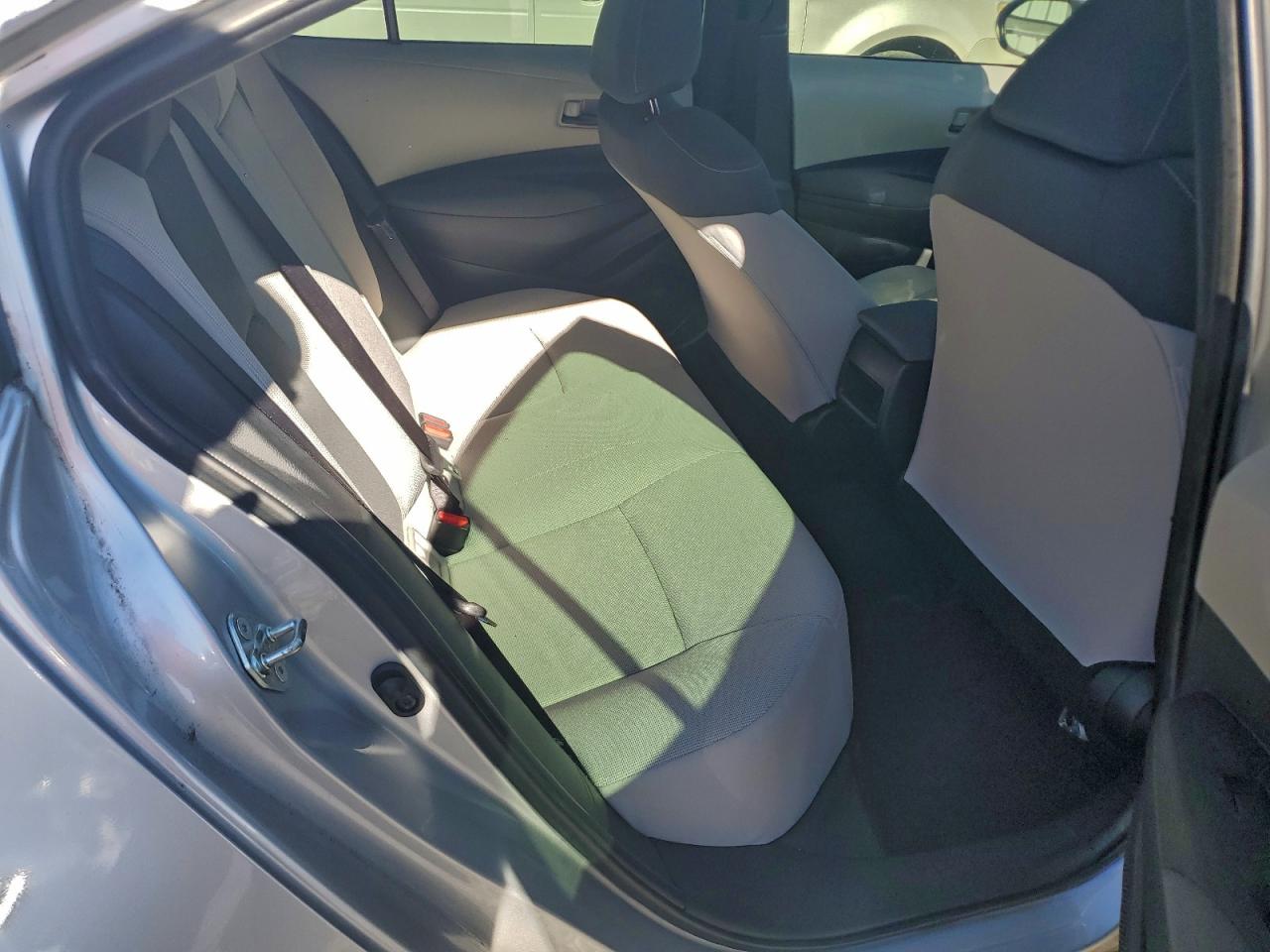 2022 TOYOTA COROLLA LE photo 10