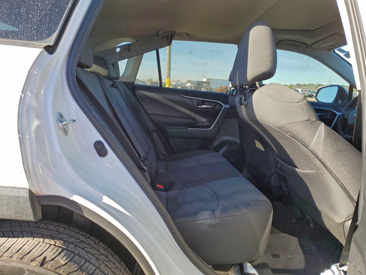2021 TOYOTA RAV4 XLE photo 10