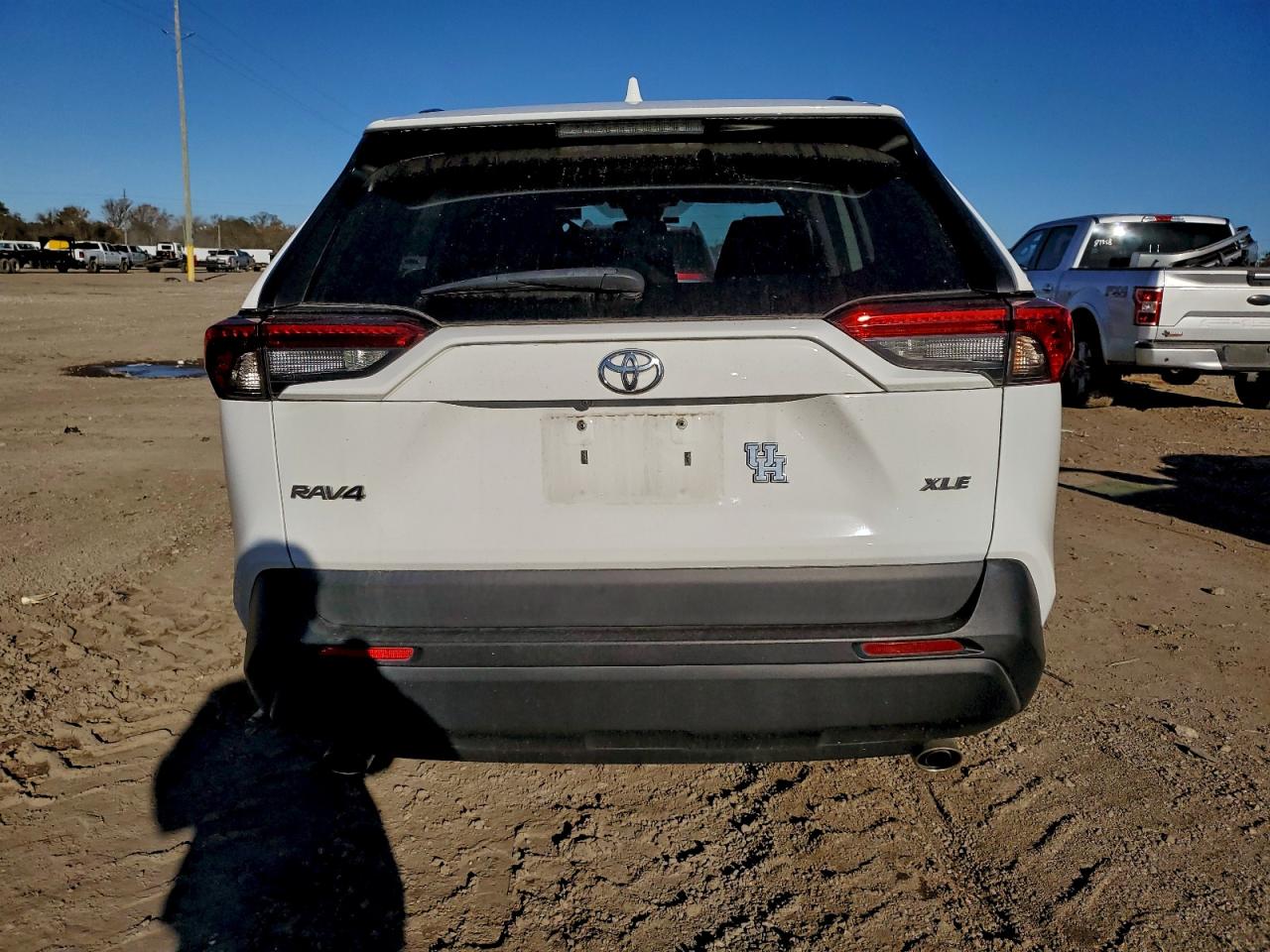 2021 TOYOTA RAV4 XLE photo 6