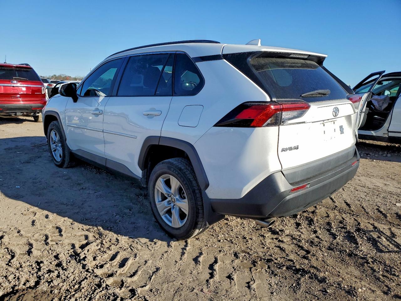 2021 TOYOTA RAV4 XLE photo 2