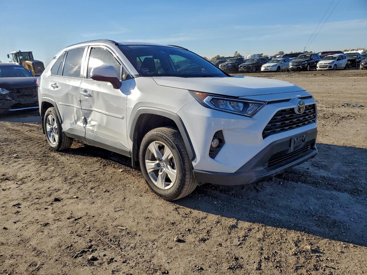 2021 TOYOTA RAV4 XLE photo 4