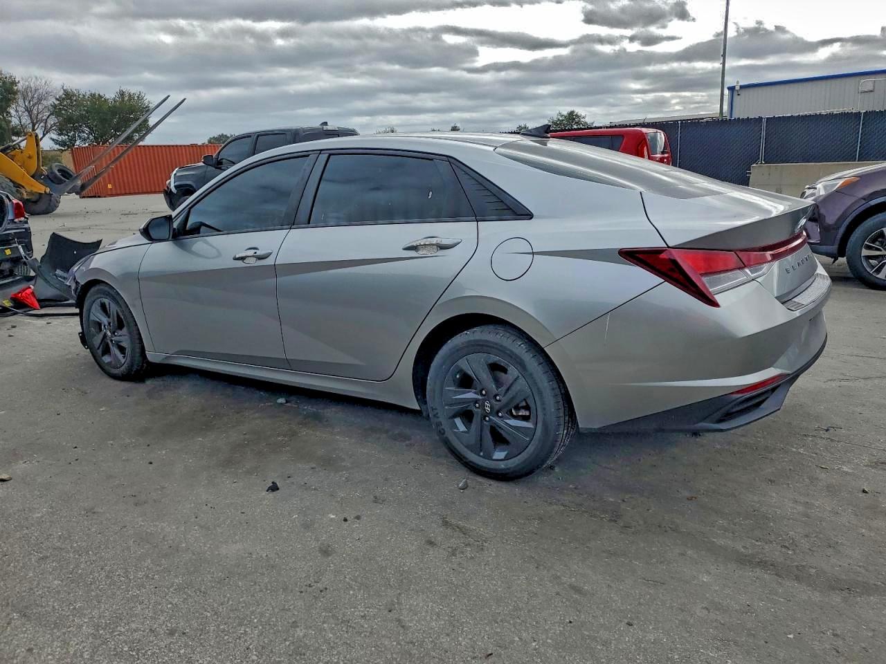2022 HYUNDAI ELANTRA SEL photo 2