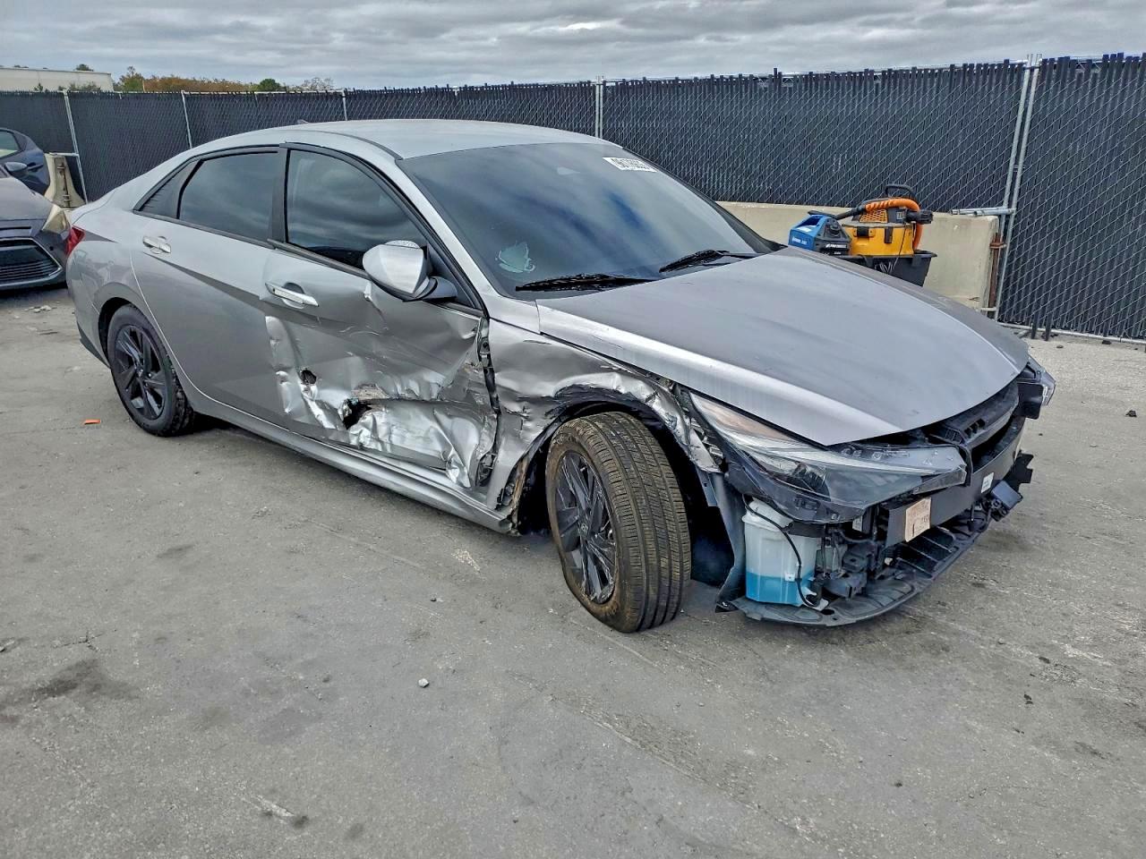 2022 HYUNDAI ELANTRA SEL photo 4