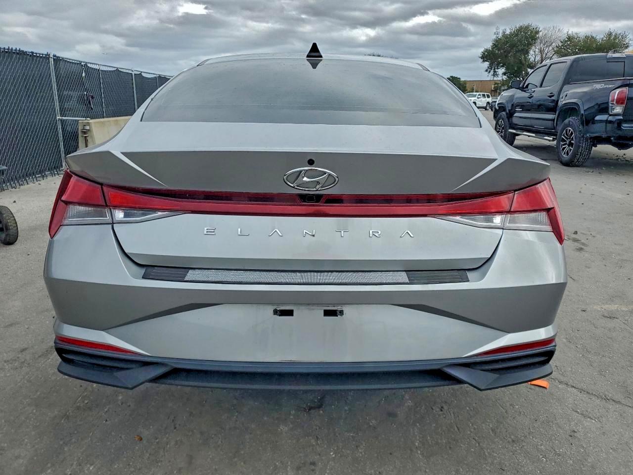 2022 HYUNDAI ELANTRA SEL photo 6