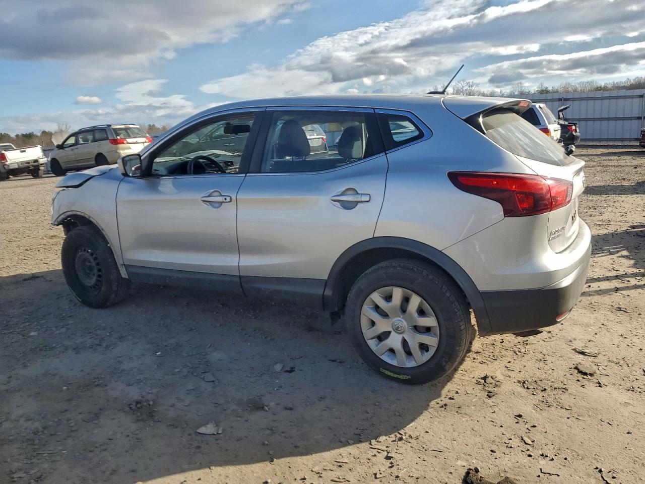 2018 NISSAN ROGUE SPORT S photo 2
