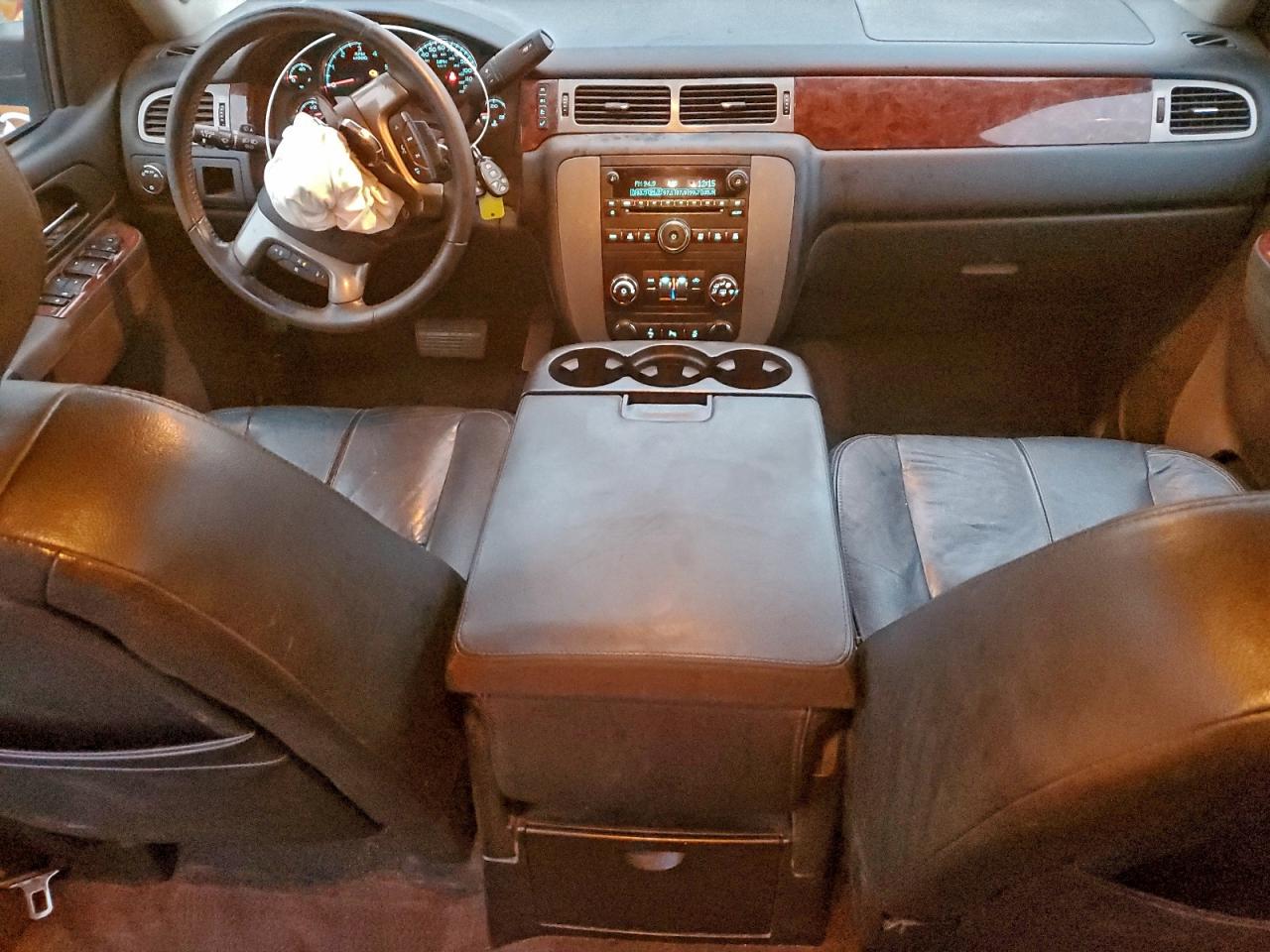 2013 GMC YUKON XL C1500 SLE photo 8
