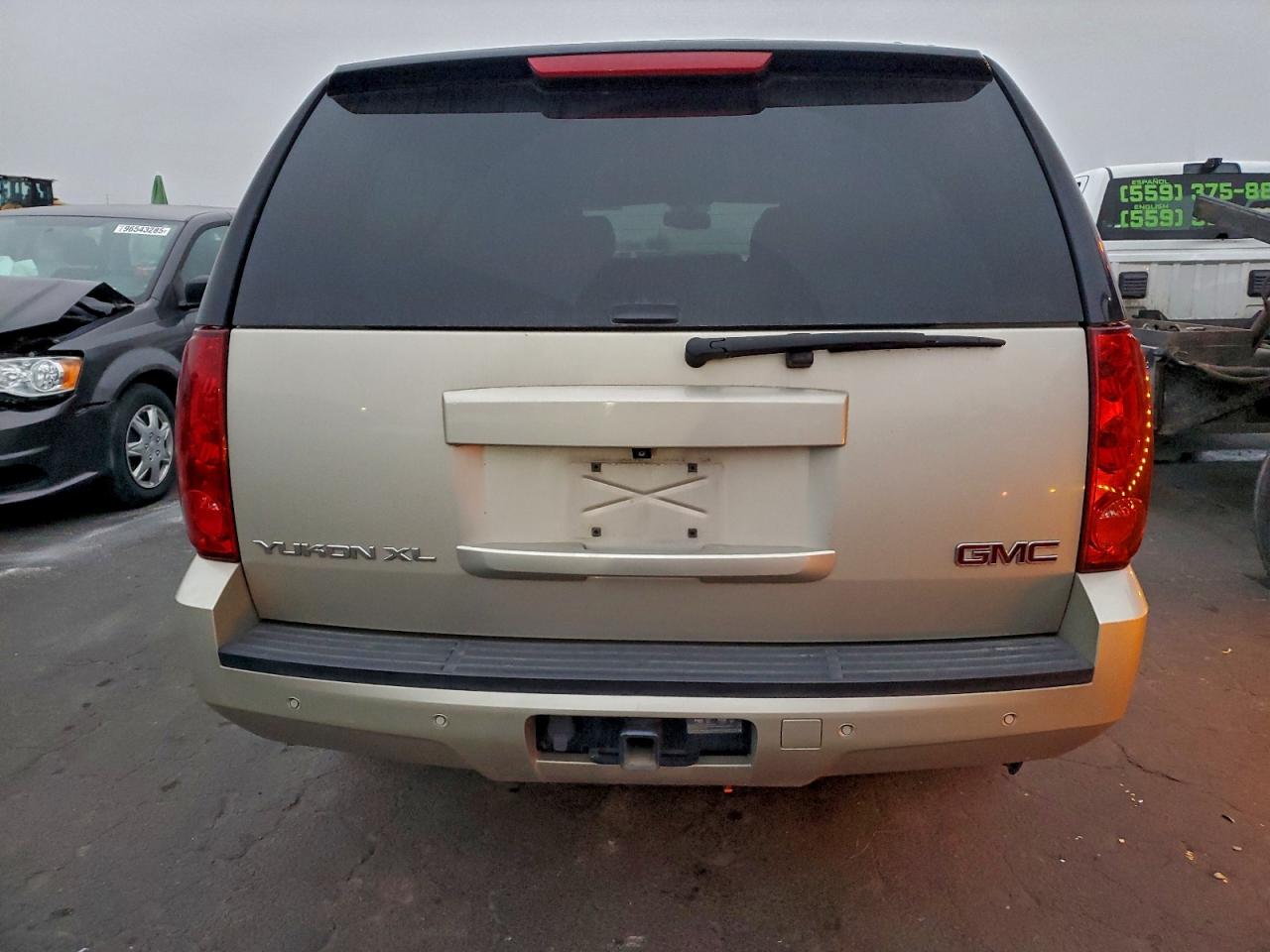 2013 GMC YUKON XL C1500 SLE photo 6
