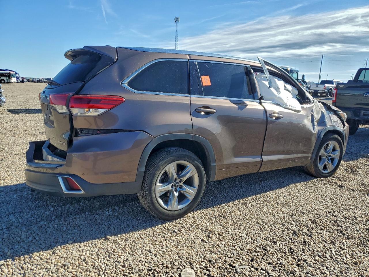 2018 TOYOTA HIGHLANDER LIMITED photo 3