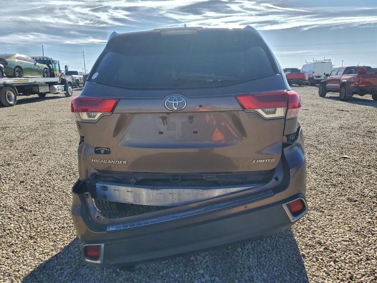 2018 TOYOTA HIGHLANDER LIMITED photo 6