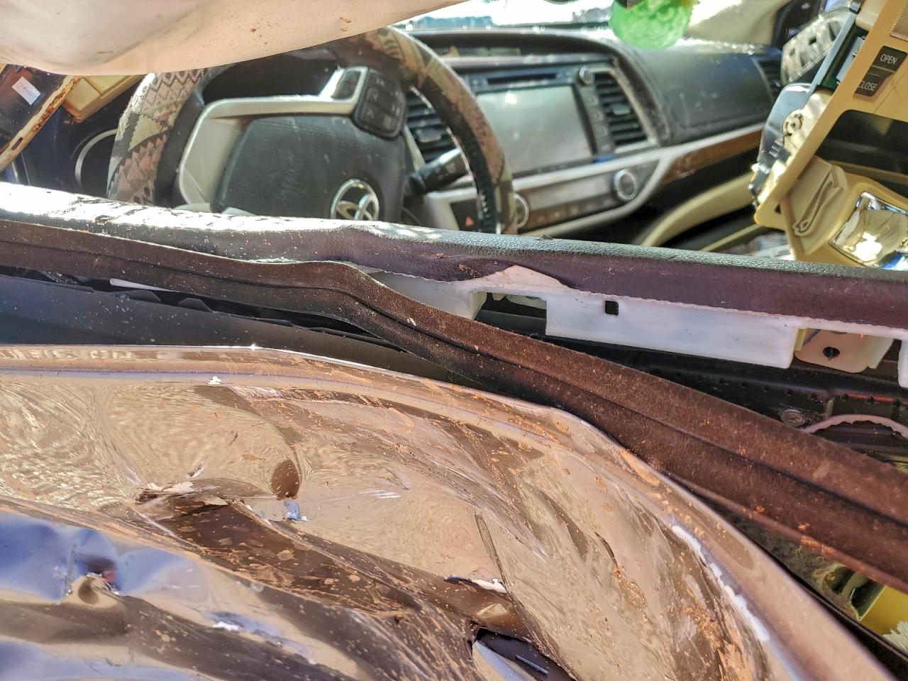 2018 TOYOTA HIGHLANDER LIMITED photo 8