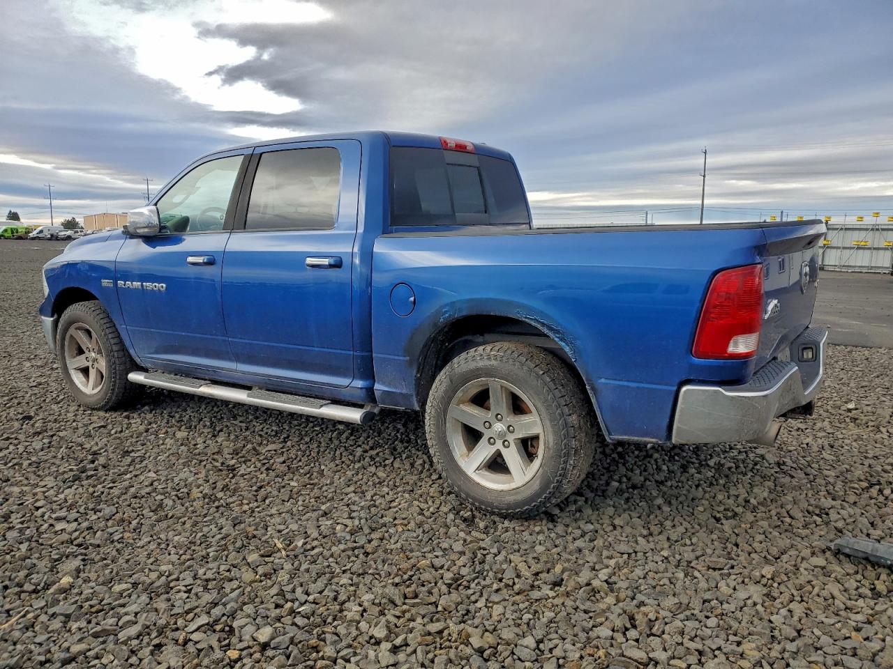 2011 DODGE RAM 1500 photo 2