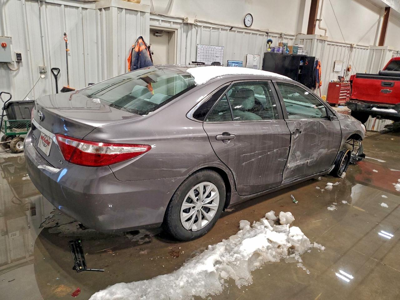 2015 TOYOTA CAMRY LE photo 3