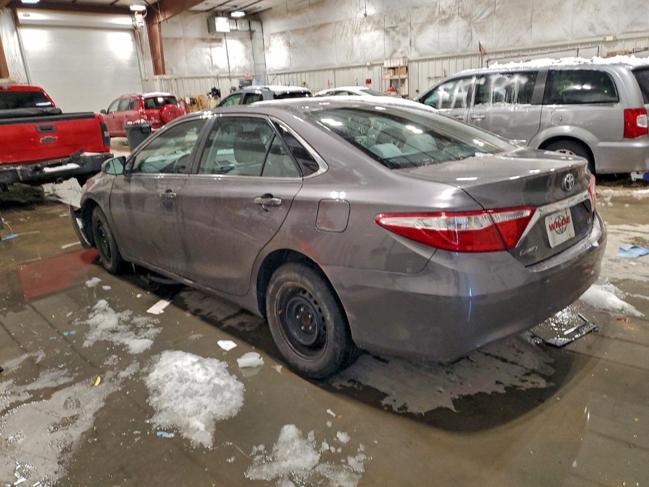 2015 TOYOTA CAMRY LE photo 2
