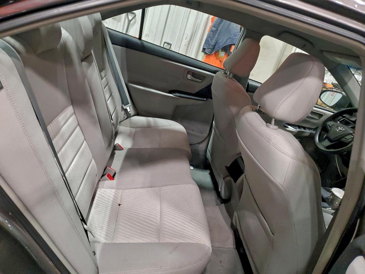 2015 TOYOTA CAMRY LE photo 10