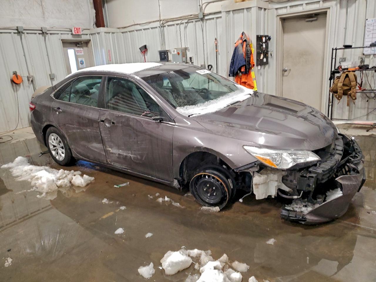 2015 TOYOTA CAMRY LE photo 4