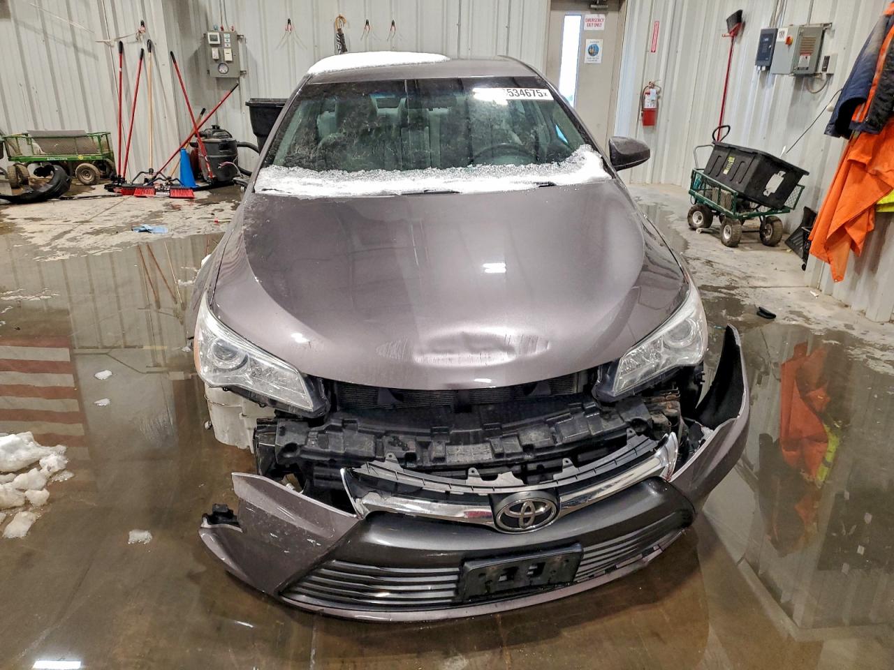 2015 TOYOTA CAMRY LE photo 5