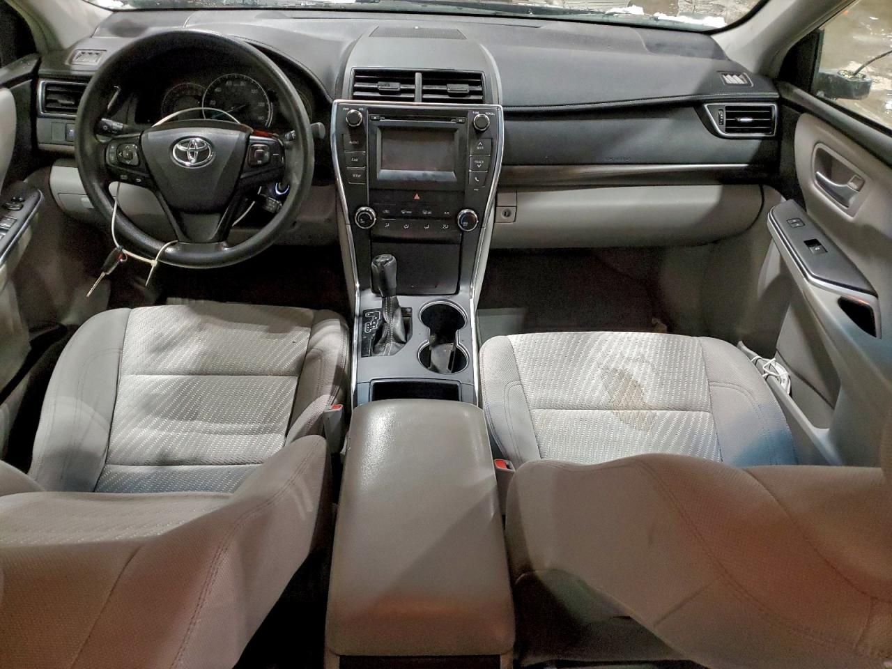 2015 TOYOTA CAMRY LE photo 8