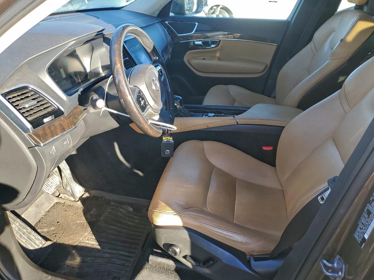 2016 VOLVO XC90 T6 photo 7