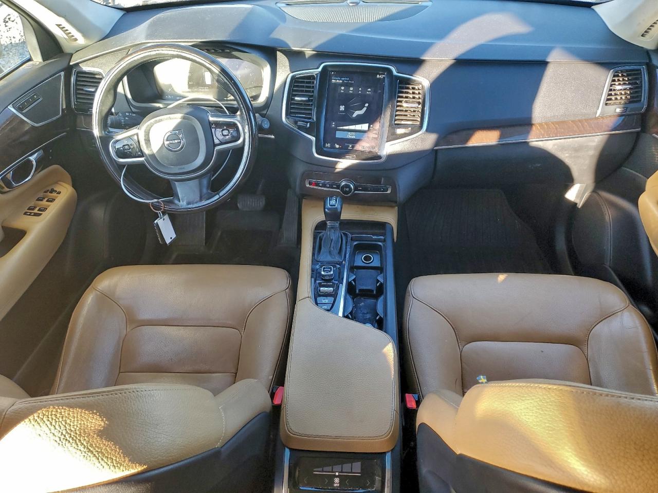 2016 VOLVO XC90 T6 photo 8