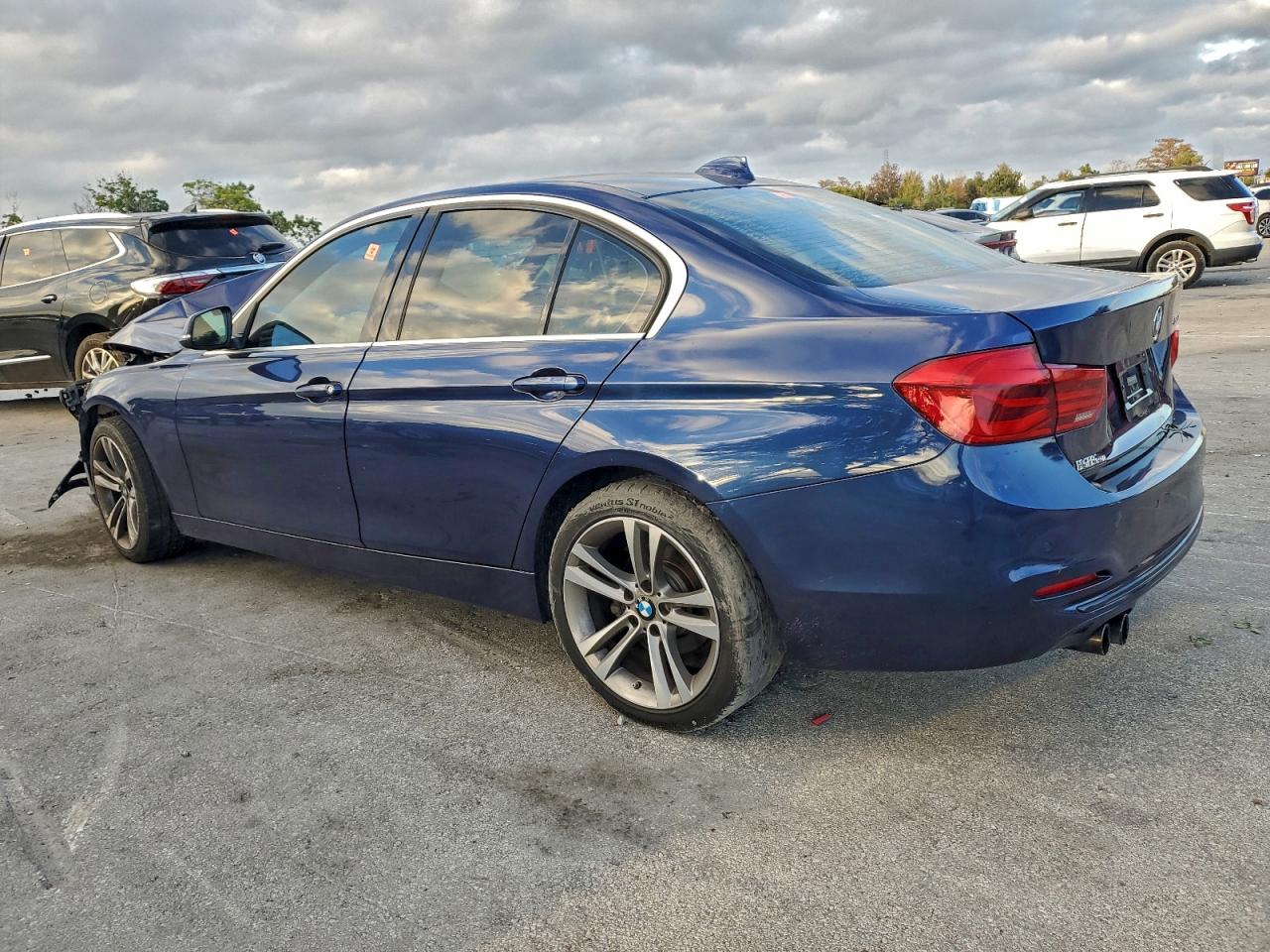 2017 BMW 330 I photo 2