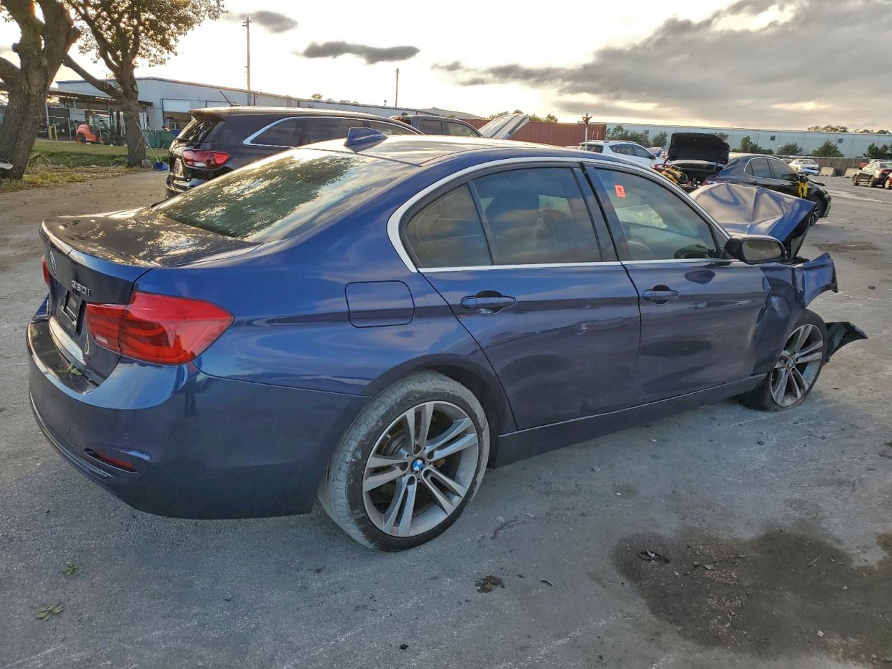 2017 BMW 330 I photo 3