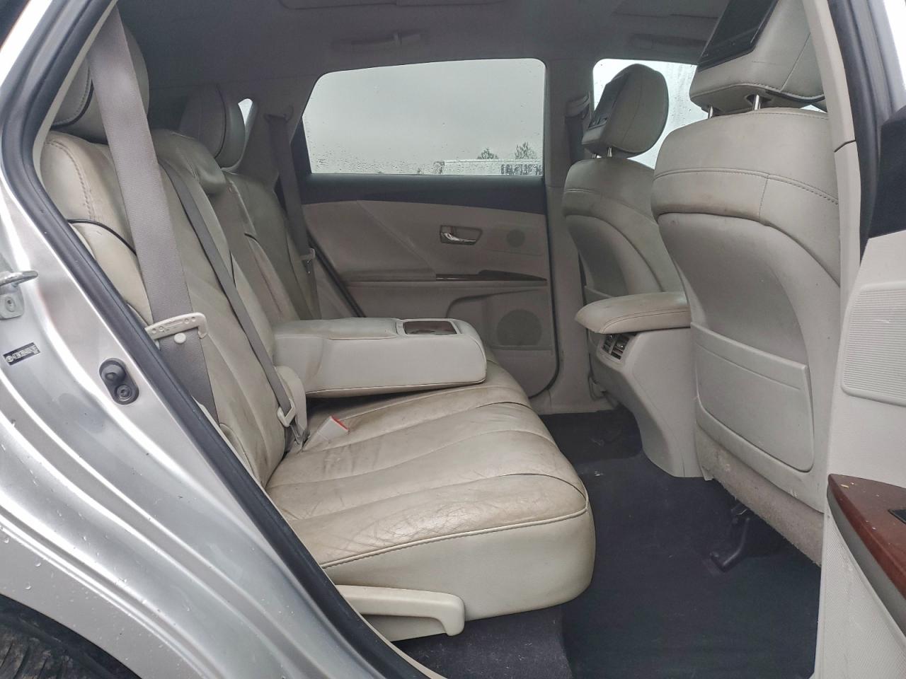 2010 TOYOTA VENZA photo 11
