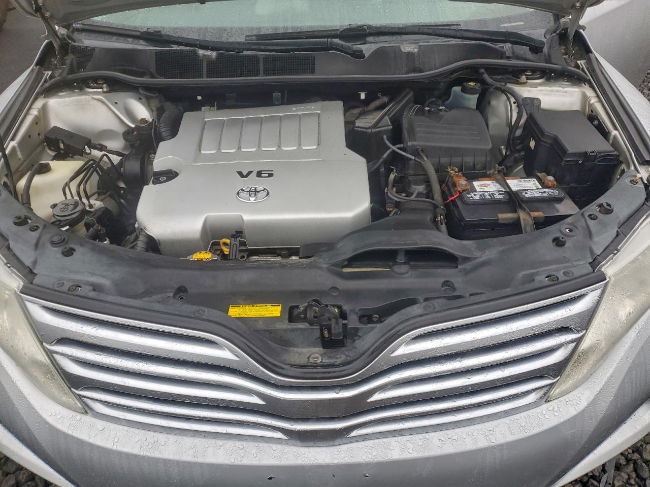 2010 TOYOTA VENZA photo 12