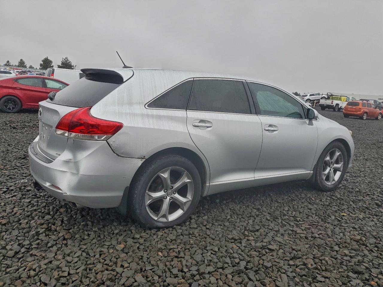 2010 TOYOTA VENZA photo 3