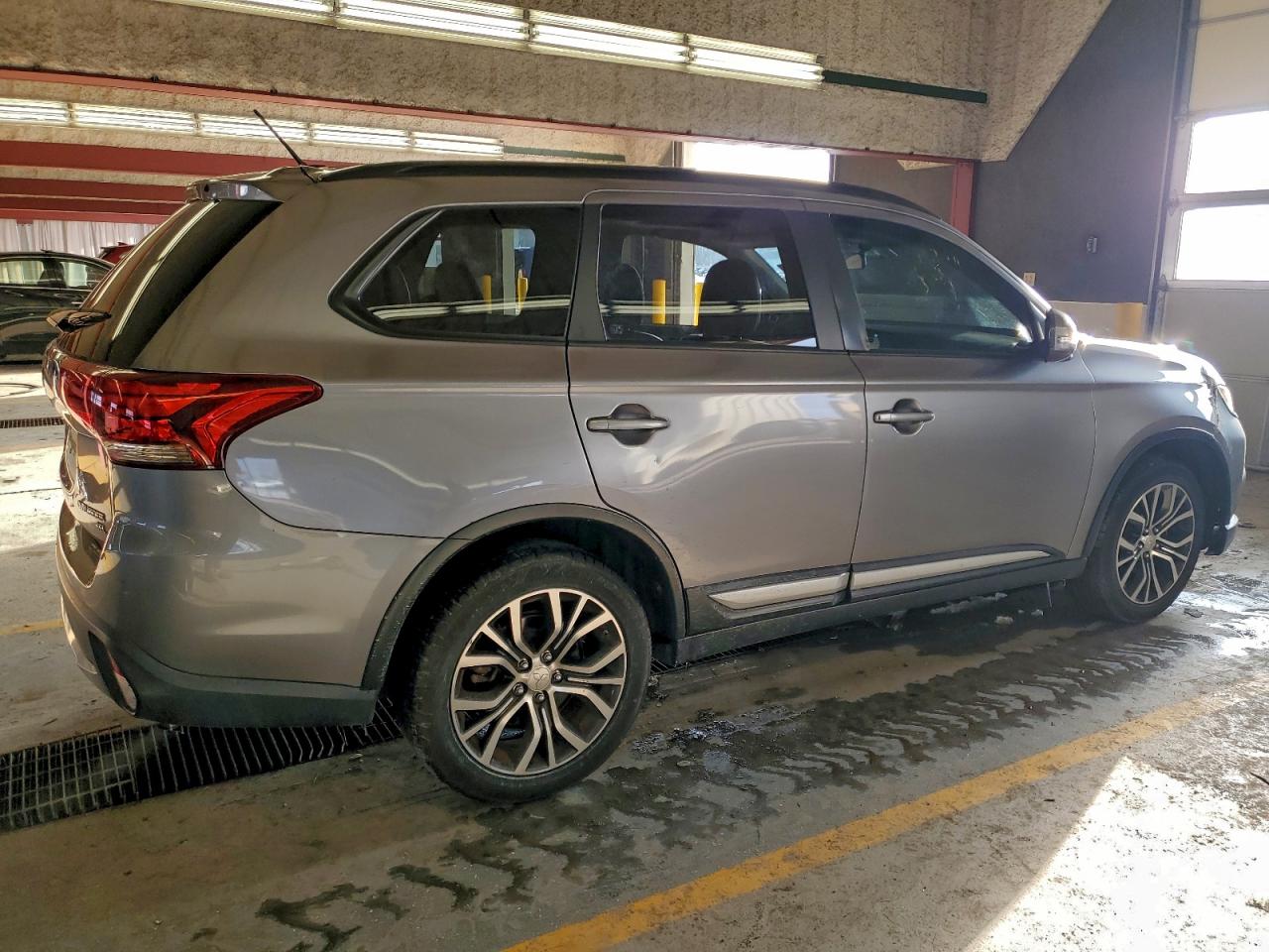 2016 MITSUBISHI OUTLANDER SE photo 3