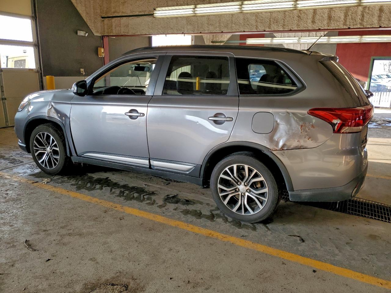 2016 MITSUBISHI OUTLANDER SE photo 2