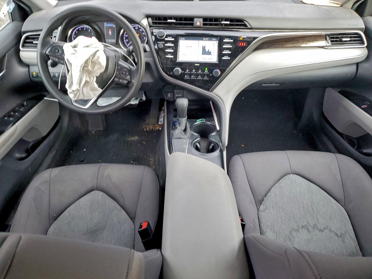 2020 TOYOTA CAMRY LE photo 8
