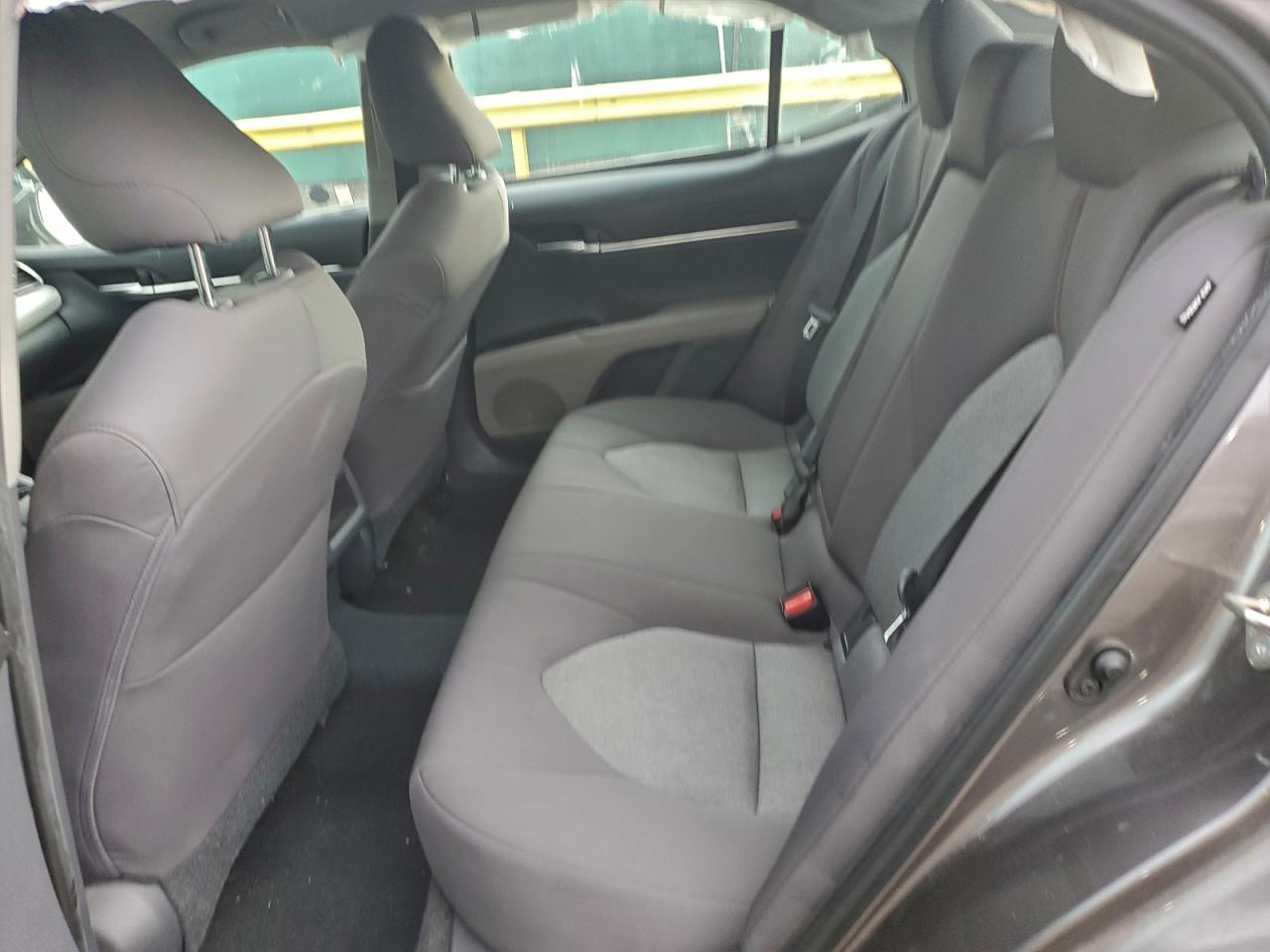 2020 TOYOTA CAMRY LE photo 10