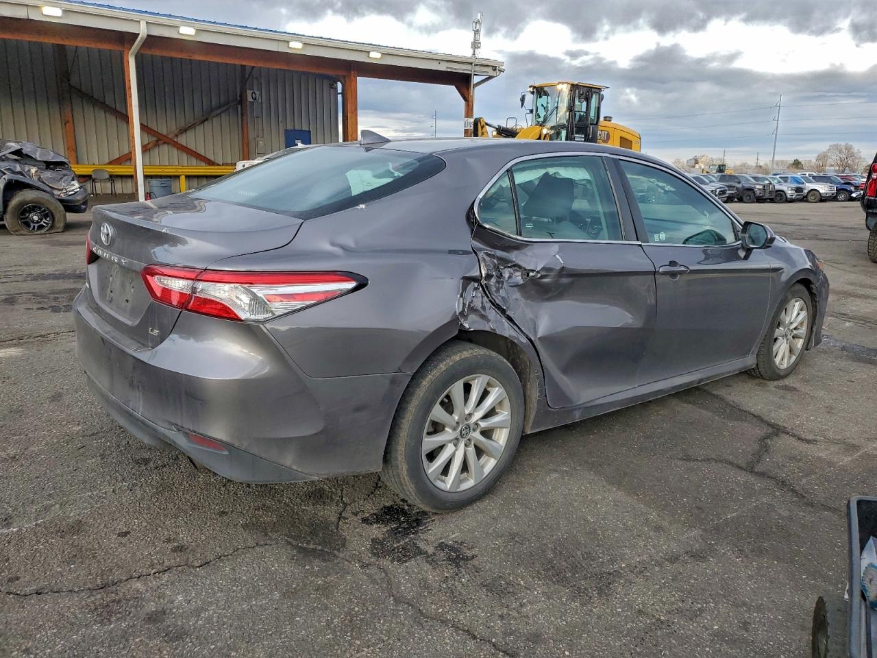 2020 TOYOTA CAMRY LE photo 3
