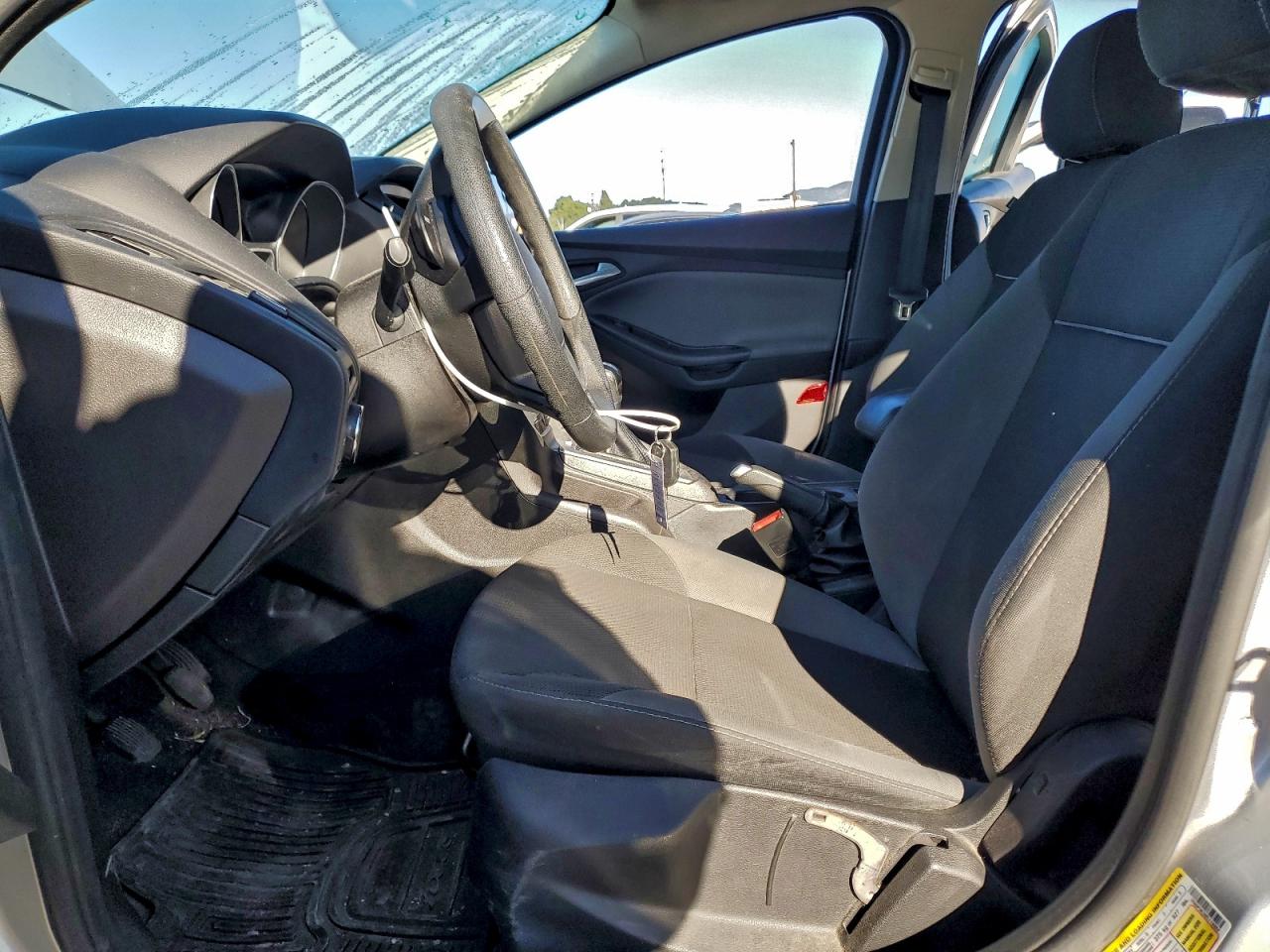 2014 FORD FOCUS SE photo 7