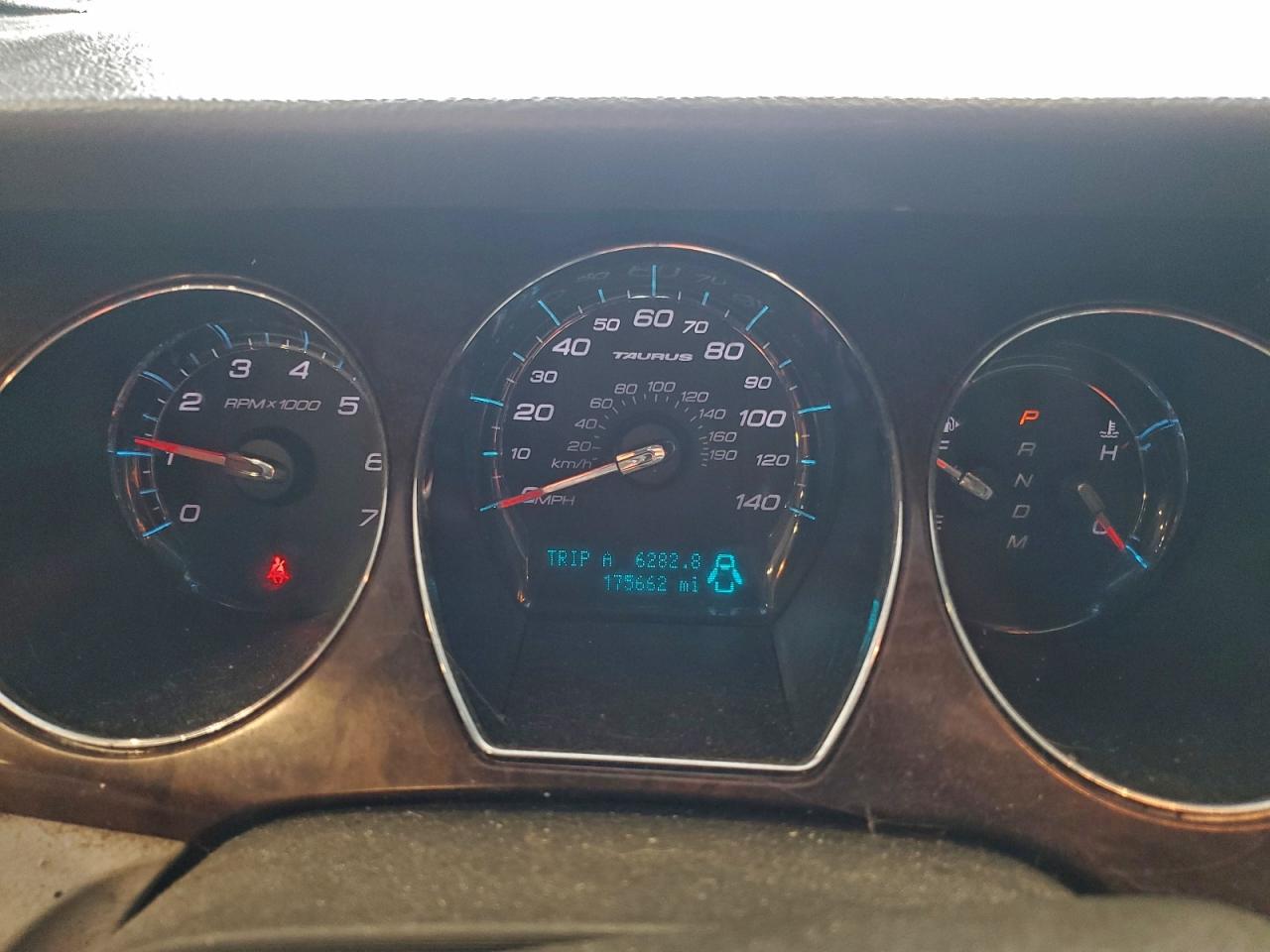 2011 FORD TAURUS SEL photo 17
