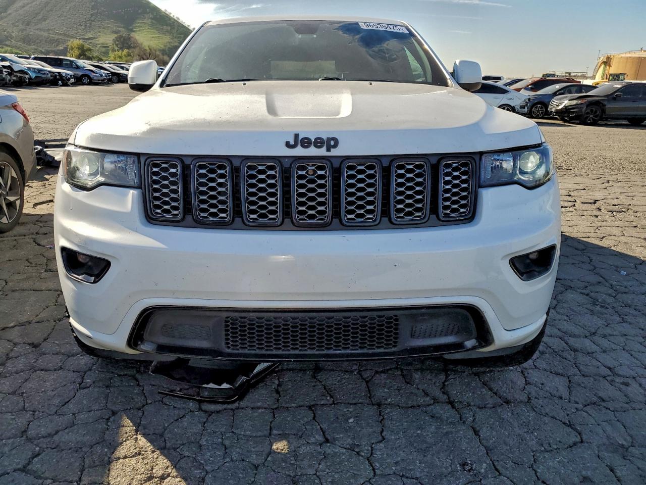 2020 JEEP GRAND CHEROKEE LAREDO photo 5