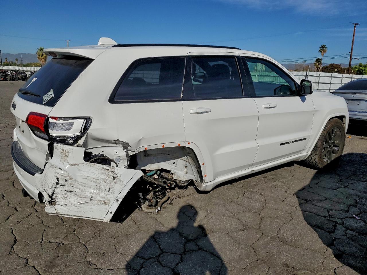 2020 JEEP GRAND CHEROKEE LAREDO photo 3